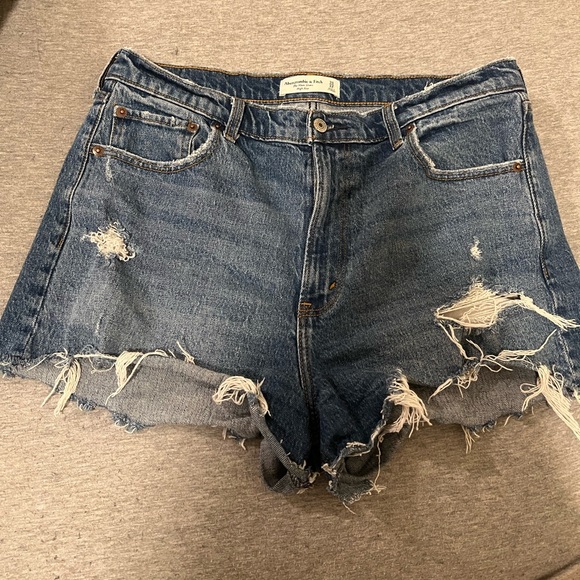 Abercrombie & Fitch Pants - Abercrombie High Rise Mom Short